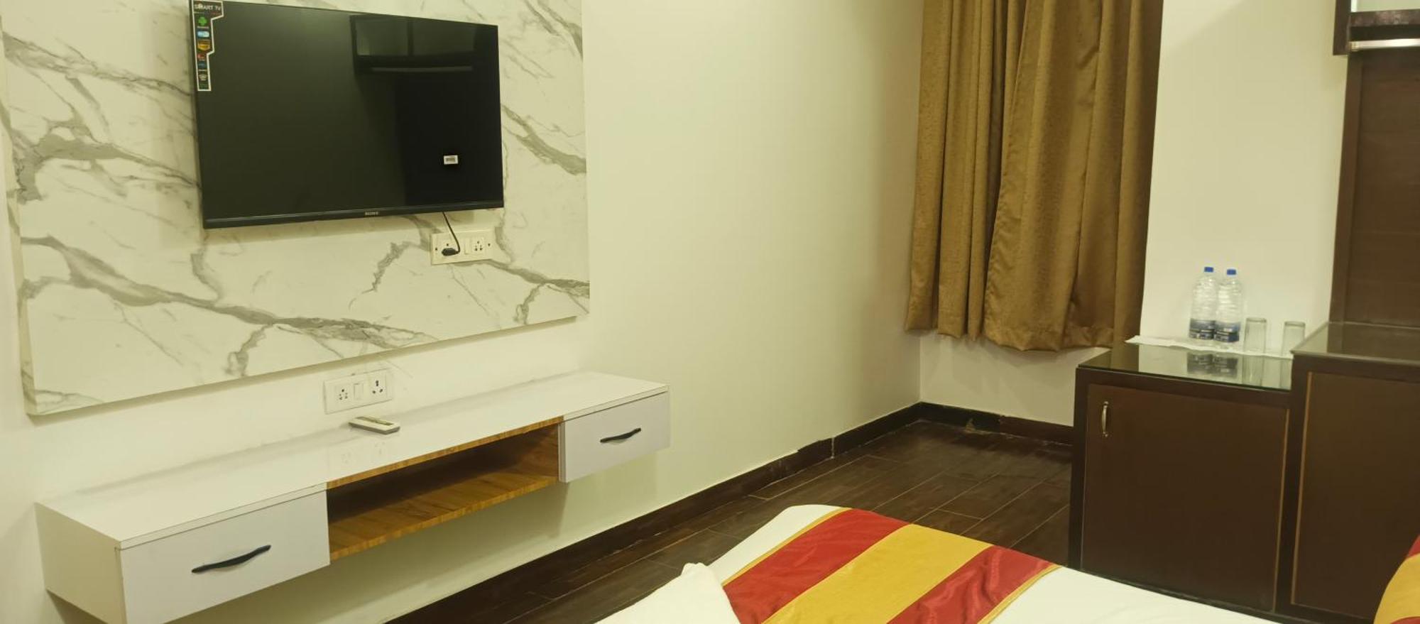 Hotel Elite Sector 45 I Gurgaon Central I Couple Friendly Exterior photo
