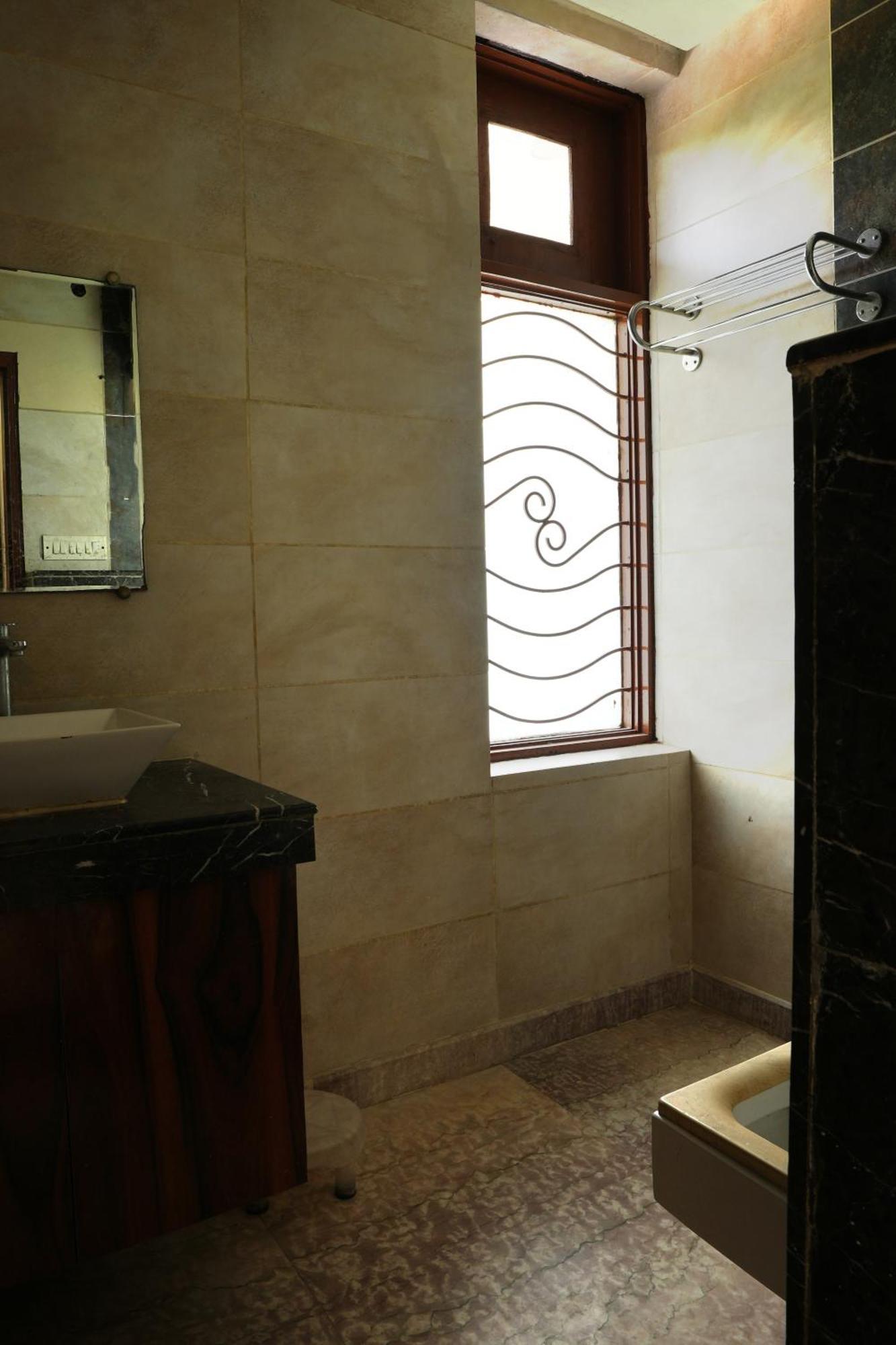 Hotel Elite Sector 45 I Gurgaon Central I Couple Friendly Exterior photo