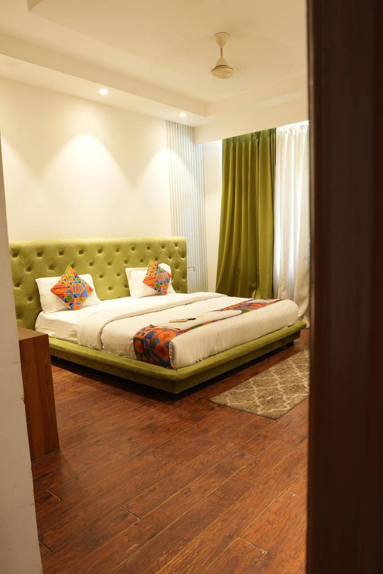 Hotel Elite Sector 45 I Gurgaon Central I Couple Friendly Exterior photo